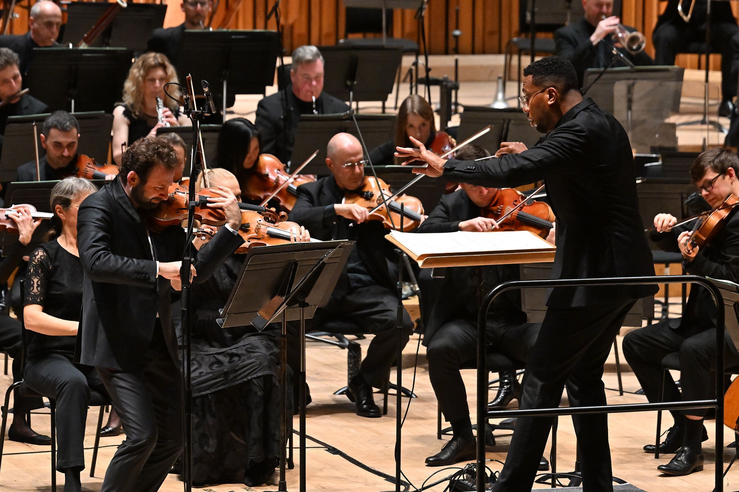 Ilya Gringolts, Roderick Cox and the BBSO &copy; BBC | Mark Allan