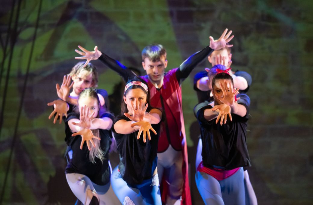 New English Ballet Theatre in Ruth Brill's <i>The Cinema Show</i> in <i>Genesis Dance Project</i> &copy; ASH