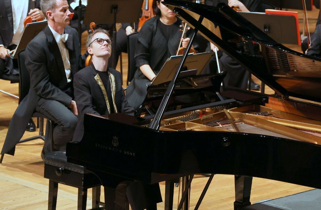 Alexandre Tharaud and the Hong Kong Sinfonietta © HK Sinfonietta Ltd