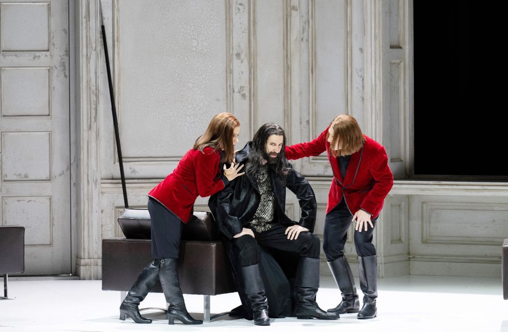 Lauren Fagen (Gutrune), David Leigh (Hagen) und Daniel Schmutzhard (Gunther) &copy; Monika Rittershaus