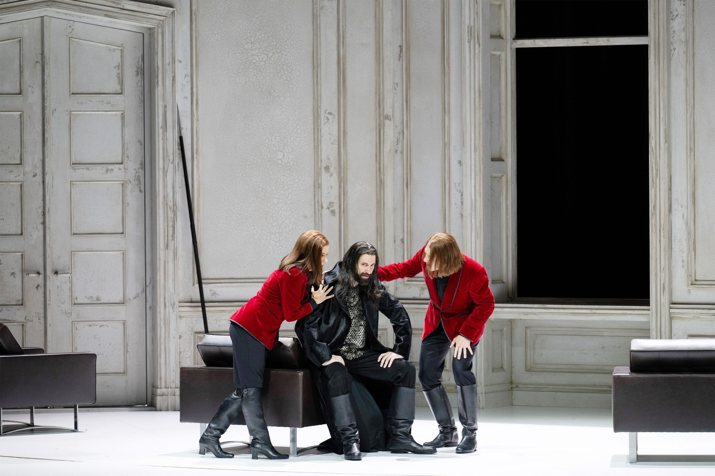 Lauren Fagen (Gutrune), David Leigh (Hagen) und Daniel Schmutzhard (Gunther) &copy; Monika Rittershaus
