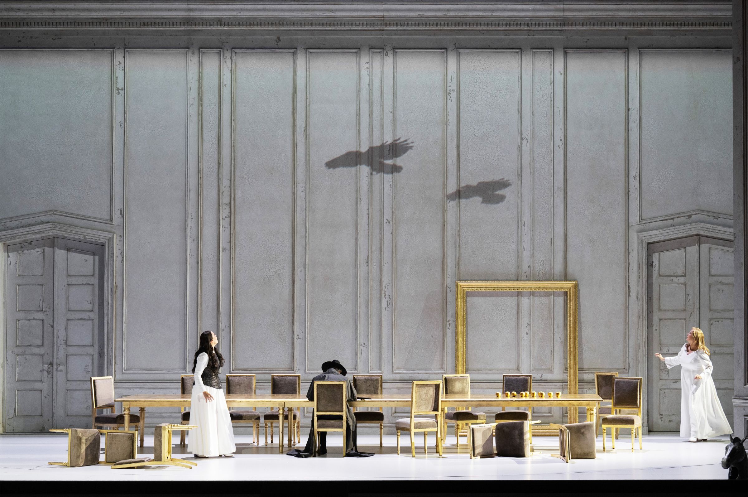 Sarah Ferede (Waltraute) und Camilla Nylund (Brünnhilde) &copy; Monika Rittershaus