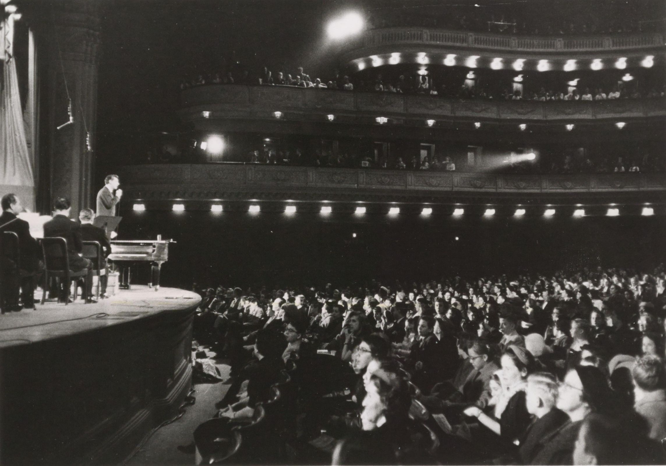 Addressing a Young People’s Concert, Carnegie Hall, 1960 &copy; Bernstein Collection, Library of Congress