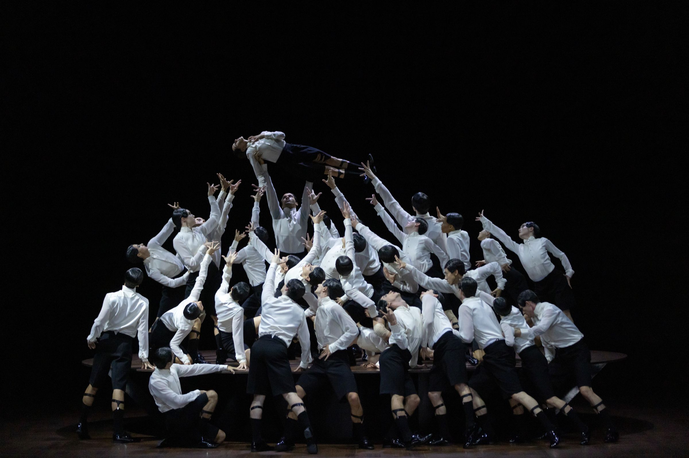 Ballett Zürich in Marcos Morau's <i>Nachtträume</i> © Gregory Batardon
