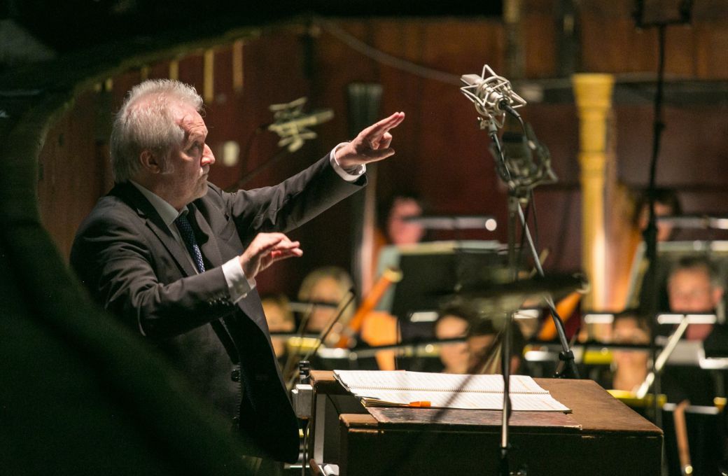 Eötvös conducts © Szilvia Csibi