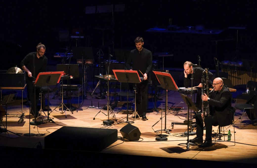 L'Ensemble intercontemporain dans <i>Spirit Weapons</i> de Liza Lim © EIC-BD
