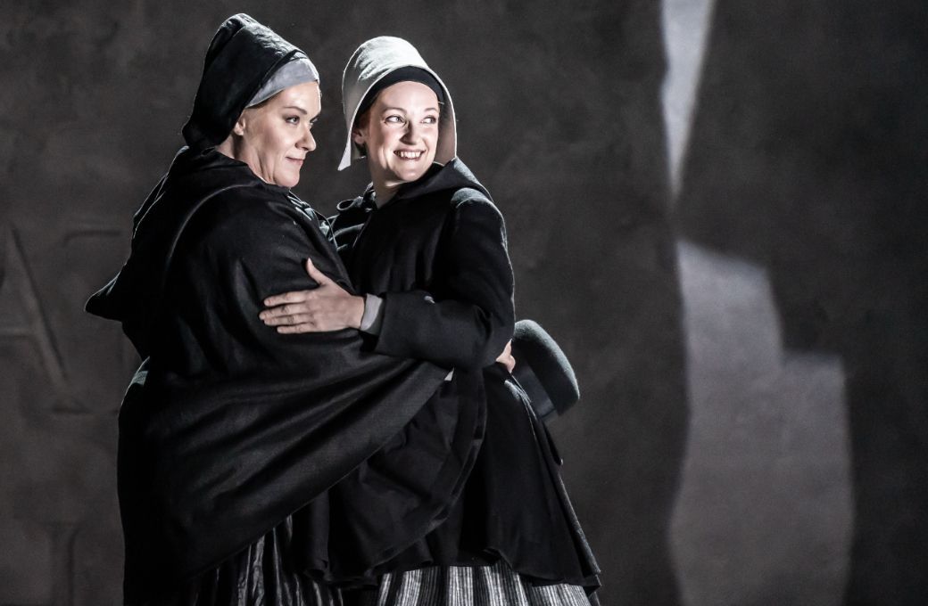Alice Coote (Storg&eacute;) and Jennifer France (Iphis) &copy; ROH | Marc Brenner