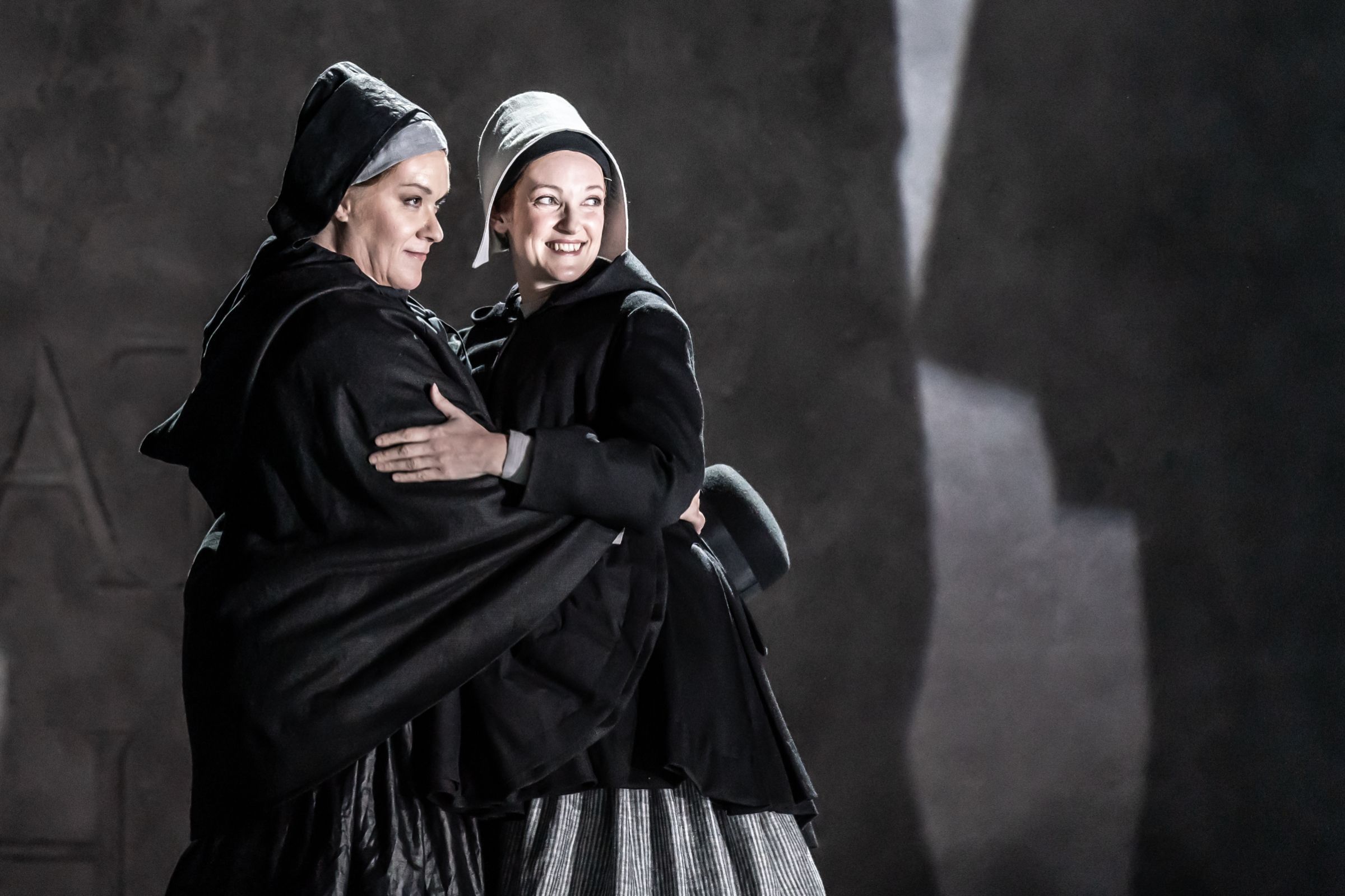 Alice Coote (Storgé) and Jennifer France (Iphis) &copy; ROH | Marc Brenner