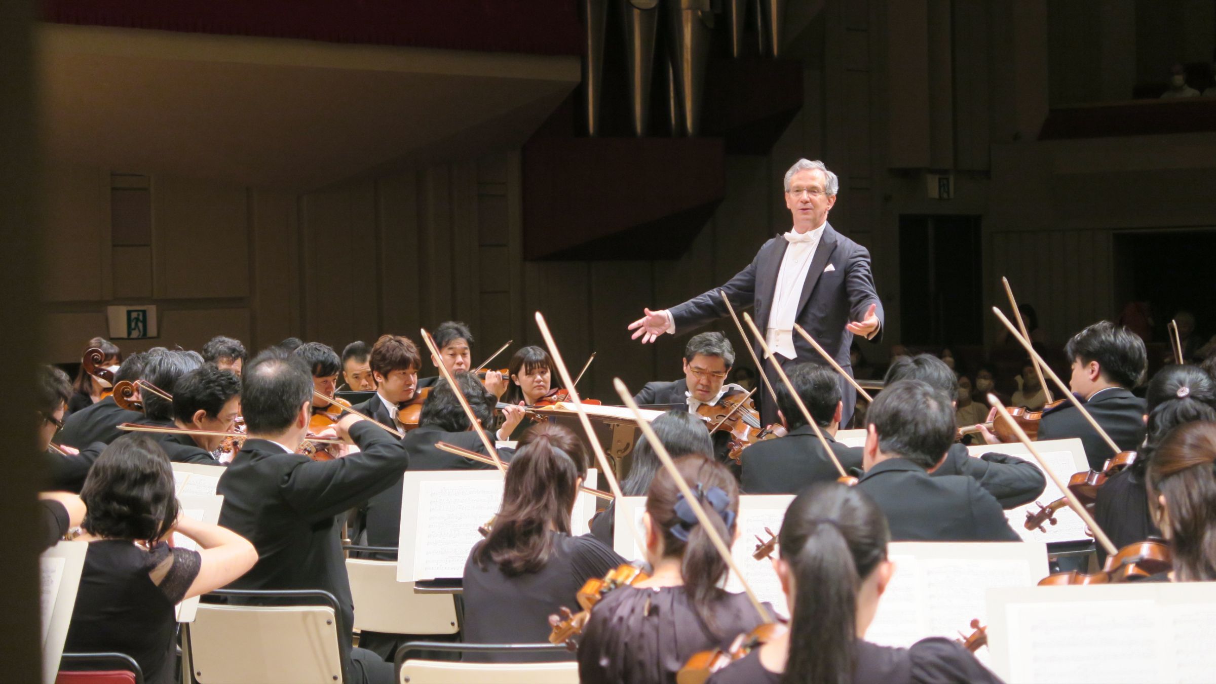 Fabio Luisi conducts the NHK Symphony Orchestra (NHKSO) at NHK Hall &copy; NHKSO