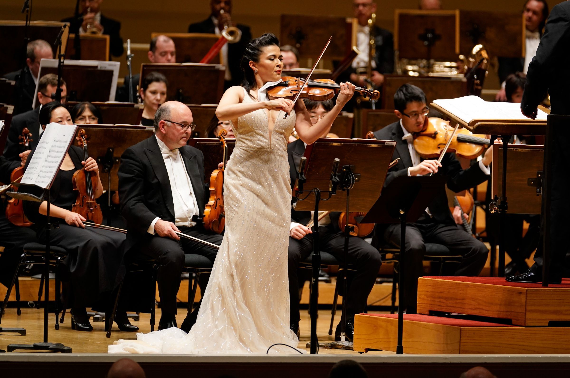 Karen Gomyo and the Chicago Symphony Orchestra © Nuccio DiNuzzo