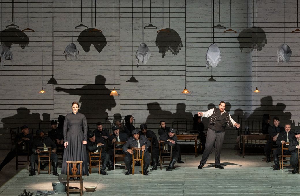 Lise Davidsen (Jenůfa), Richard Trey Smagur (&Scaron;teva) and chorus &copy; Michael Brosilow