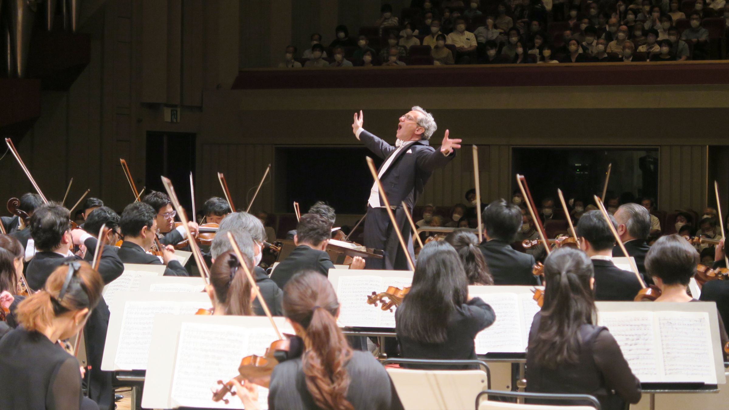 Fabio Luisi conducts the NHK Symphony Orchestra &copy; NHKSO