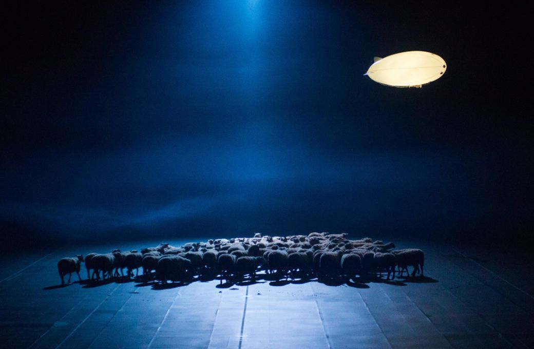 Sheep in Heiner Goebbels’ <i>De Materie</i> at the Park Avenue Armory, New York City © Stephanie Berger Photography