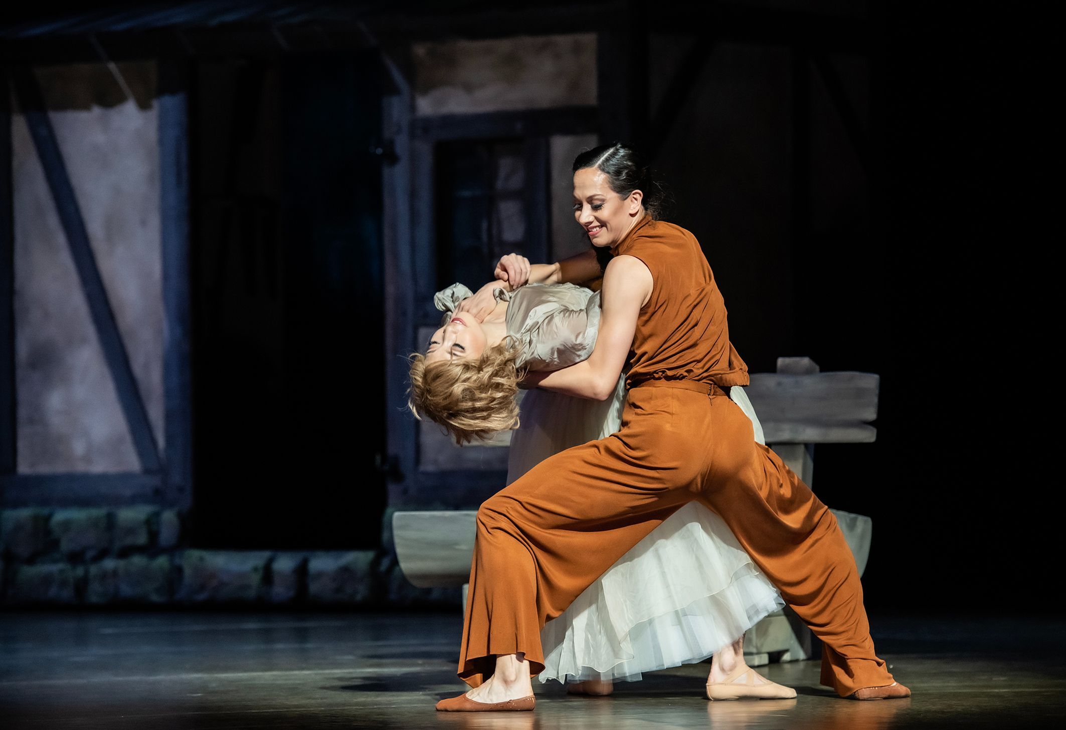 Futaba Ishizaki (Giselle) and Doris Becker (Bathilde) &copy; Bettina Stöß