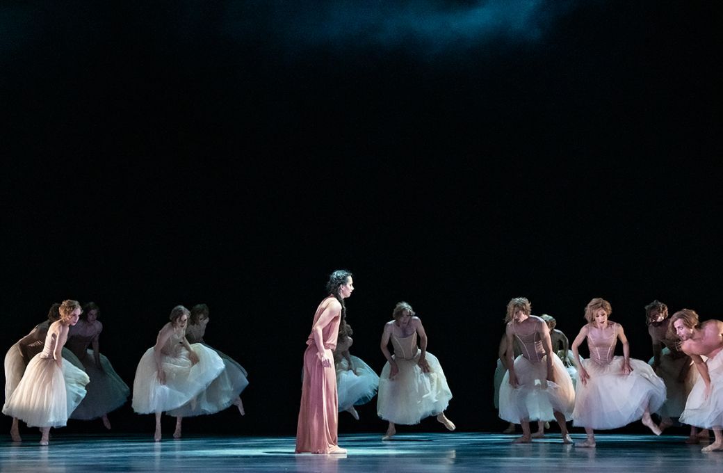 Doris Becker (Bathilde) and Ensemble Ballett am Rhein &copy; Bettina St&ouml;&szlig;