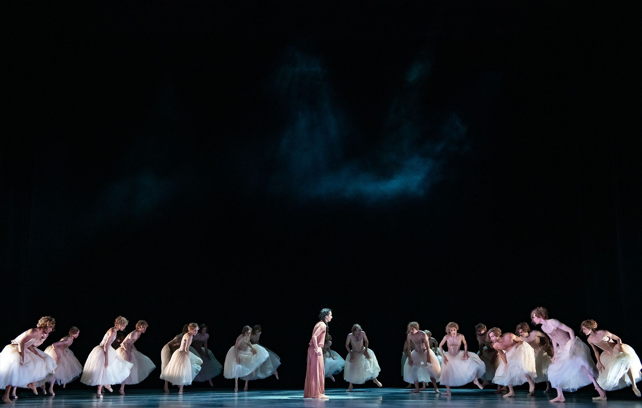 Doris Becker (Bathilde) and Ensemble Ballett am Rhein &copy; Bettina Stöß