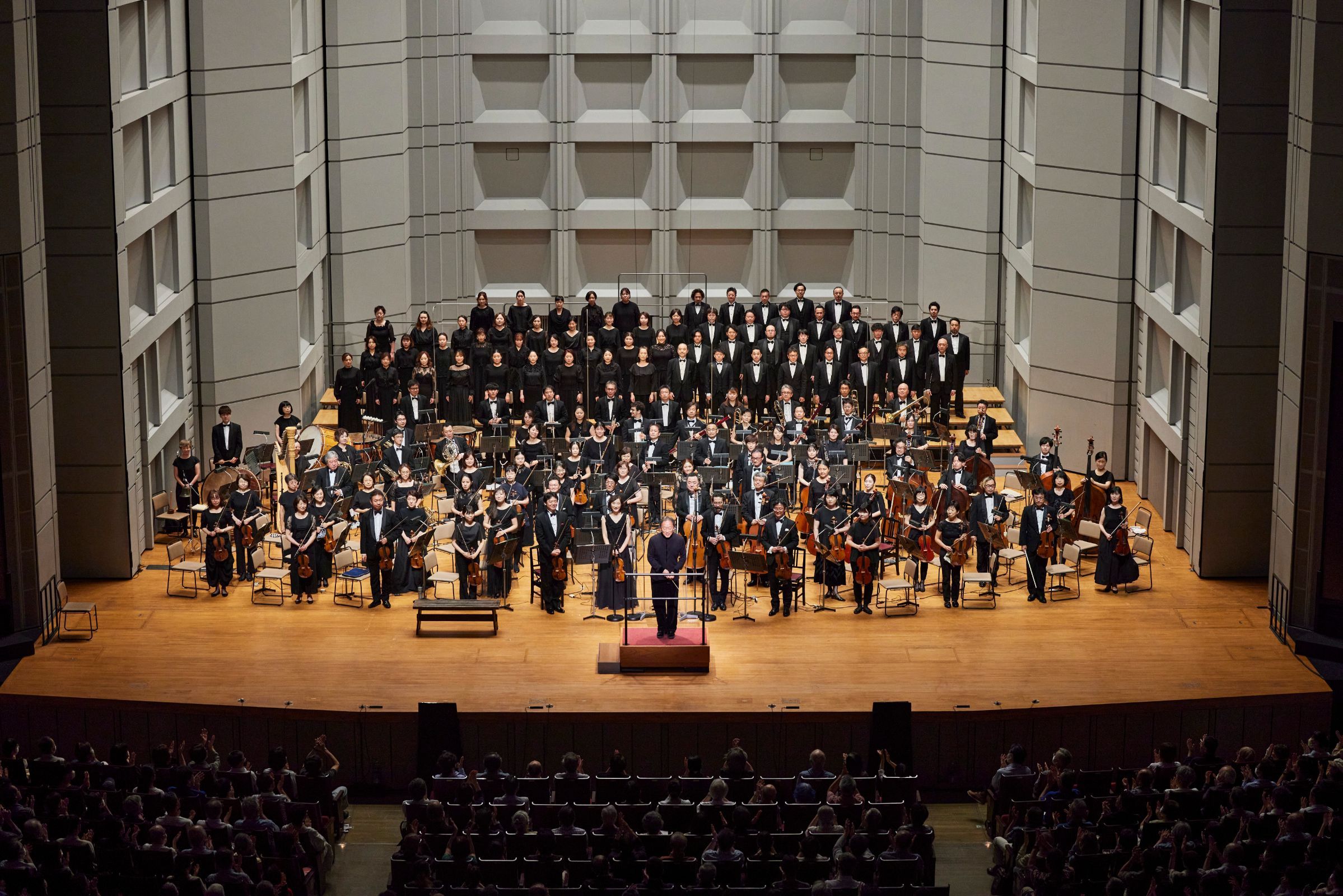 Tokyo Philharmonic with the New National Theatre Chorus, led by Myung-whun Chung &copy; Takafumi Ueno