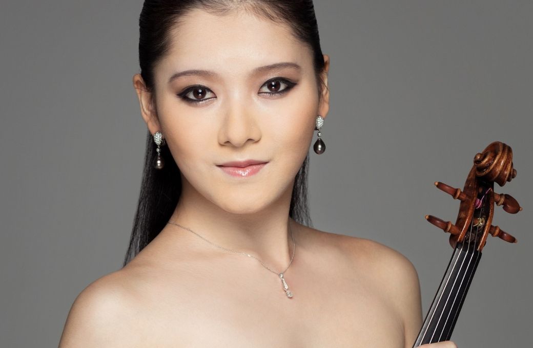 Mon&eacute; Hattori &copy; Yuji Hori