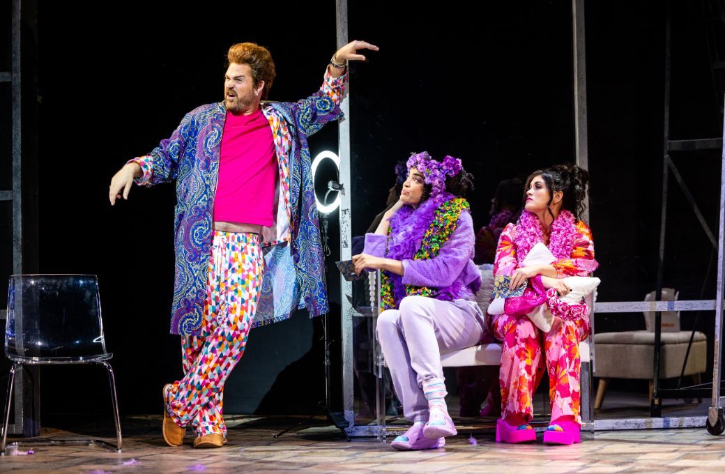 Brandon Cedel (Don Magnifico), Alexis Peart (Tisbe) and Dana Lynne Varga (Clorinda) © Nile Scott Studios