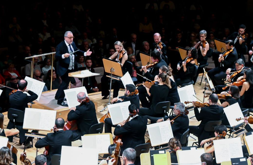 Josep Pons al frente de la Orquesta Nacional © OCNE