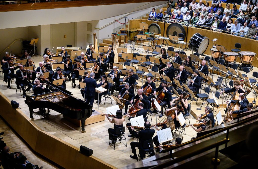 Nelson Goerner, al piano, la Orquesta Nacional de Espa&ntilde;a y Josep Pons en la direcci&oacute;n &copy; OCNE
