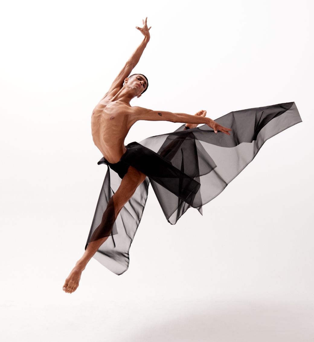 Alberto Andrade from Complexions Contemporary Ballet &copy; Rachel Neville