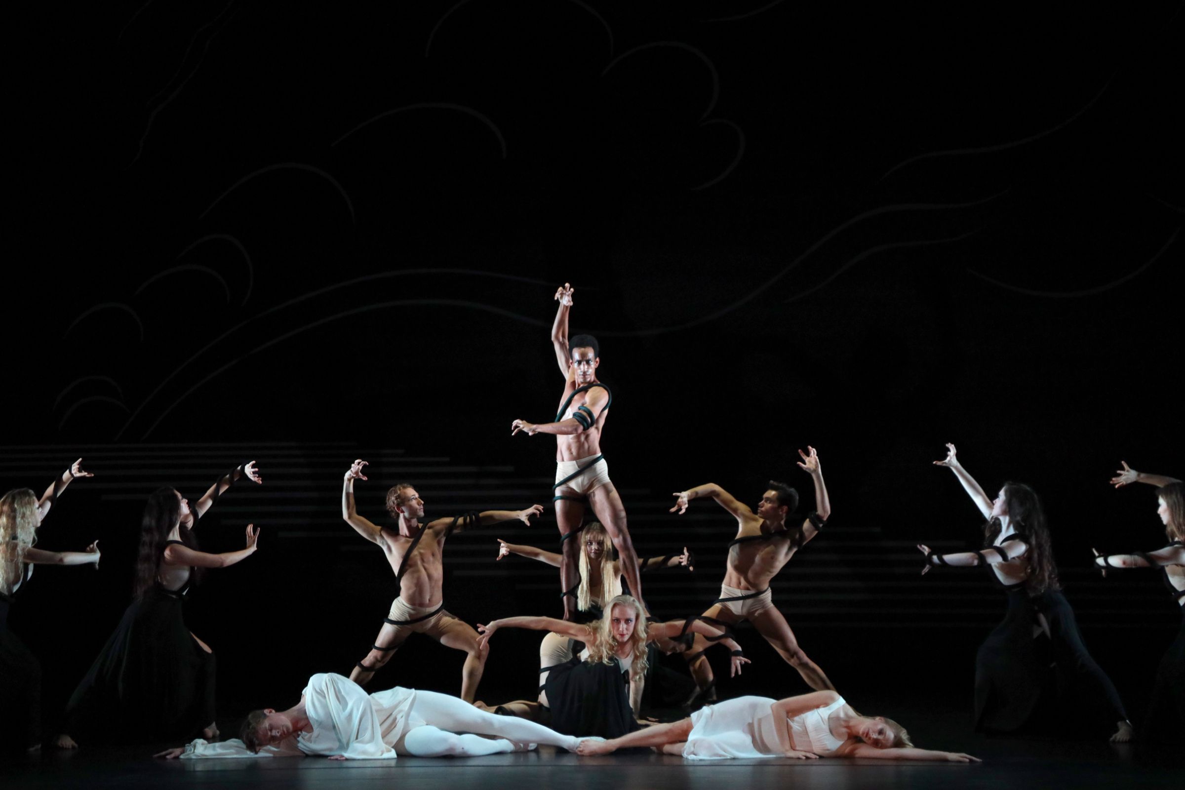 Sarasota Ballet in Sir Frederick Ashton's <i>Dante Sonata</i> &copy; Frank Atura