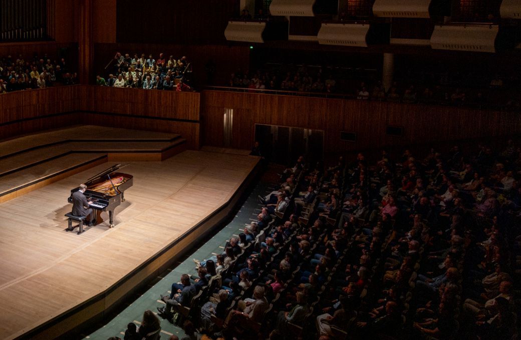 V&iacute;kingur &Oacute;lafsson performs the <i>Goldberg Variations</i> at the Royal Festival Hall &copy; Pete Woodhead