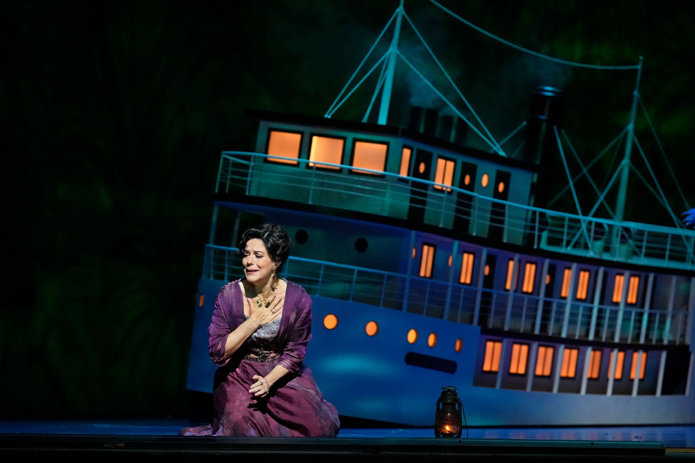Nancy Fabiola Herrera (Paula) &copy; Ken Howard | Met Opera