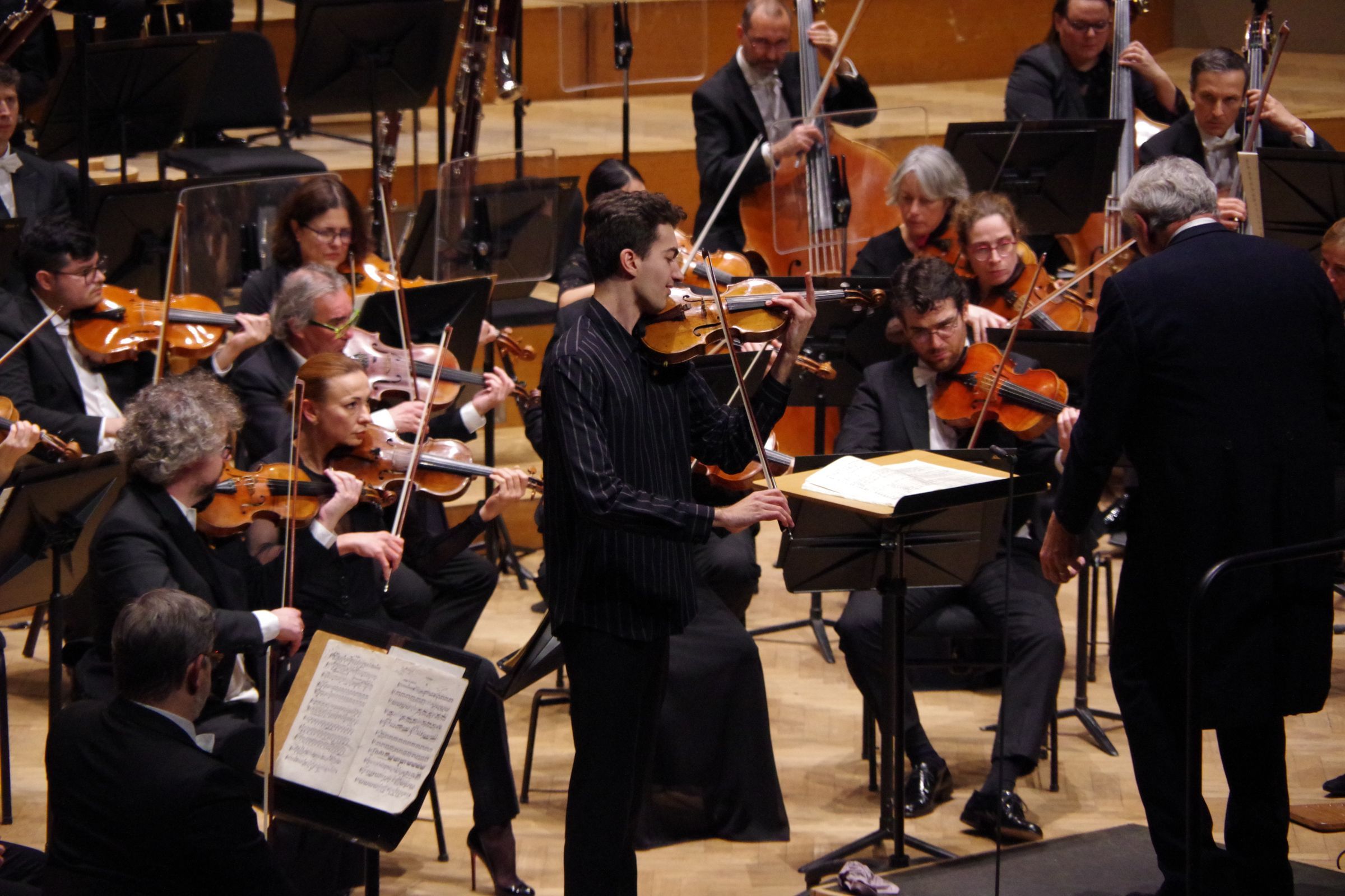 Stephen Waarts, Michael Schønwandt et le BNO © Belgian National Orchestra