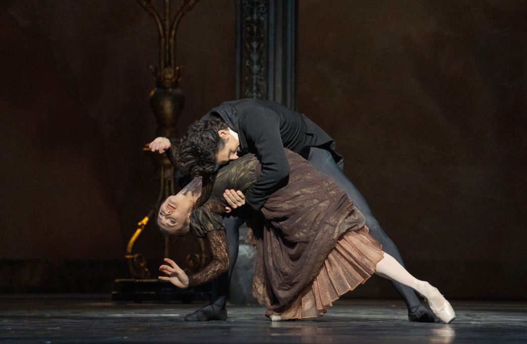 Jurgita Dronina as Tatiana and Guillaume Côté as Onegin in <i>Onegin</i> © Karolina Kuras
