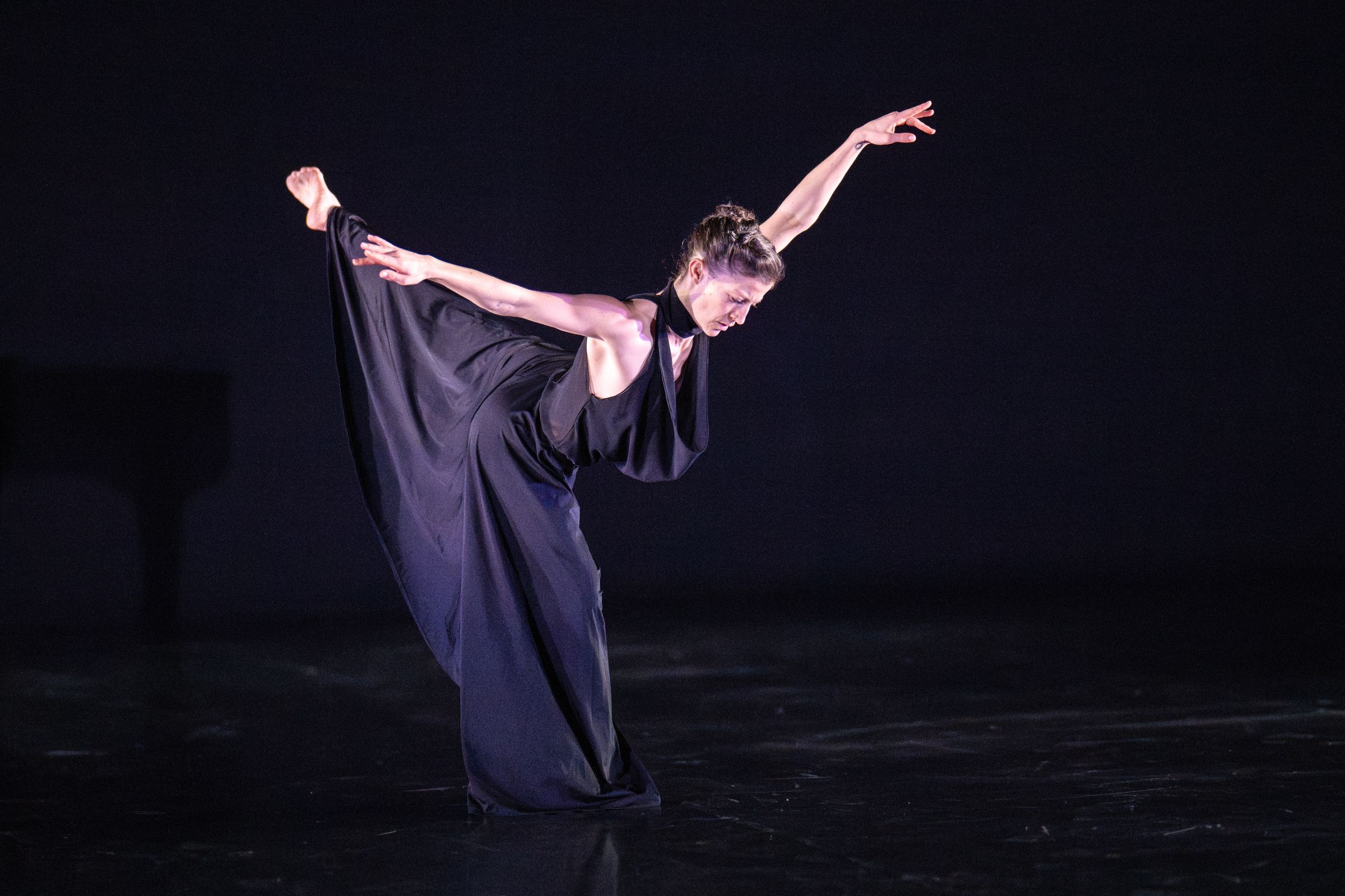 Laurel Dalley Smith in Sir Robert Cohan's <i>Wind</i> © Deborah Jaffe