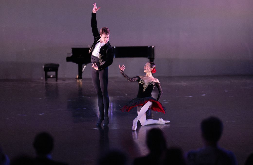 Aitor Arrieta and Katja Khaniukova in <i>Don Quixote pas de deux</i> © Deborah Jaffe