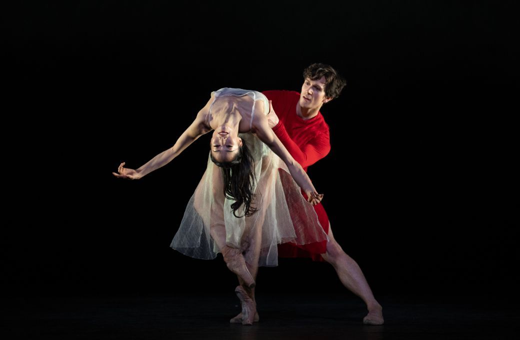 William Bracewell as Dante and Fumi Kaneko as Beatrice in Wayne McGregor's <i>The Dante Project</i> &copy; Andrej Uspenski