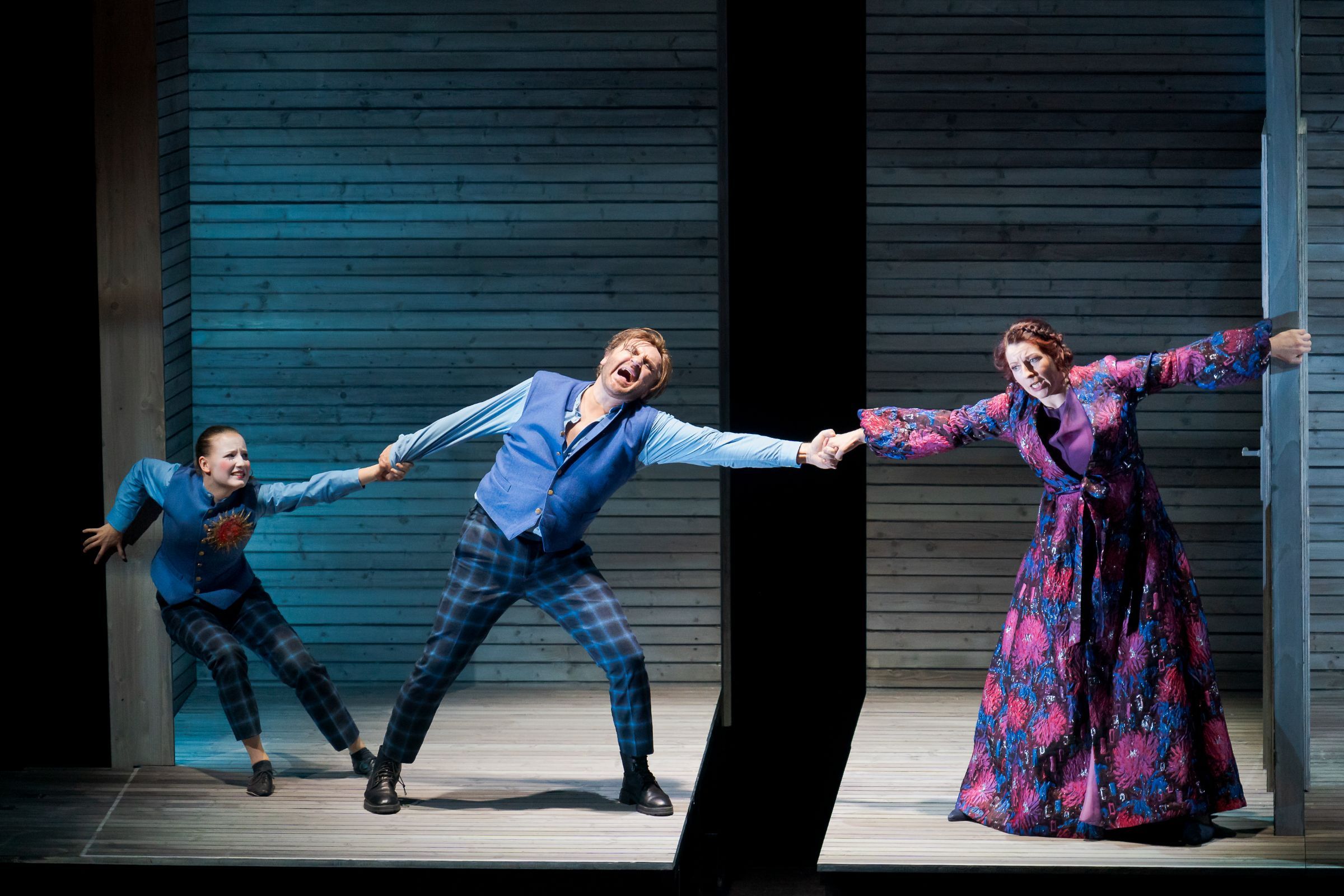 Lara Hiden (Verro, Macbeths Gewissen), Mikołaj Zalasiński (Macbeth), Dshamilja Kaiser (Lady Macbeth) &copy; Werner Kmetitsch