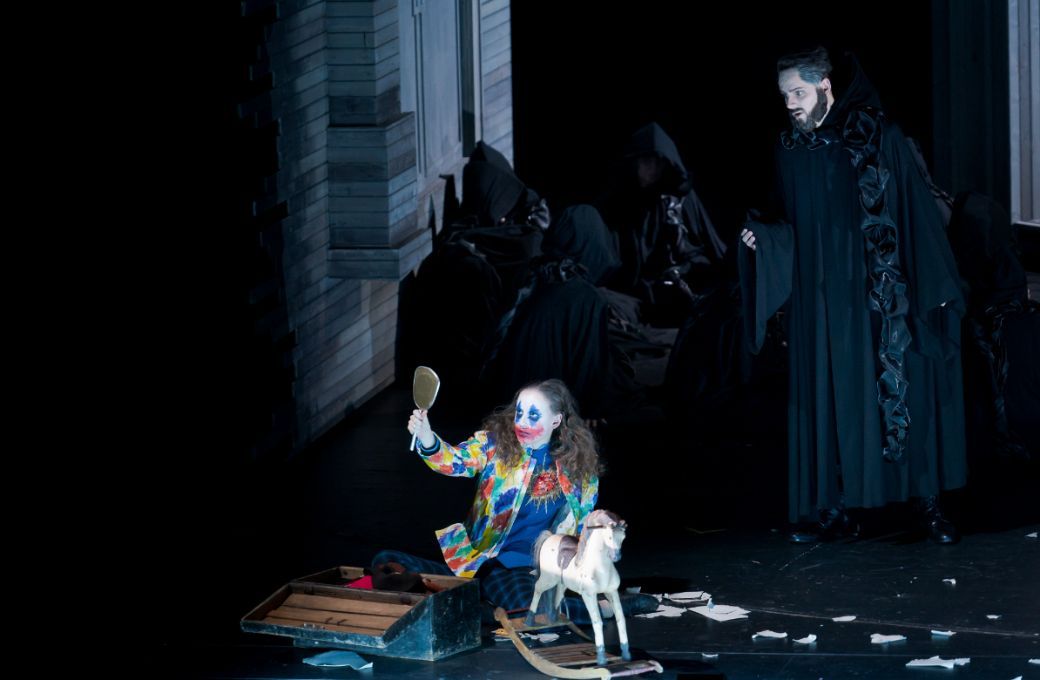 Lara Hiden (Verro, Macbeths Gewissen) und Mario Lerchenberger (Macduff) &copy; Werner Kmetitsch