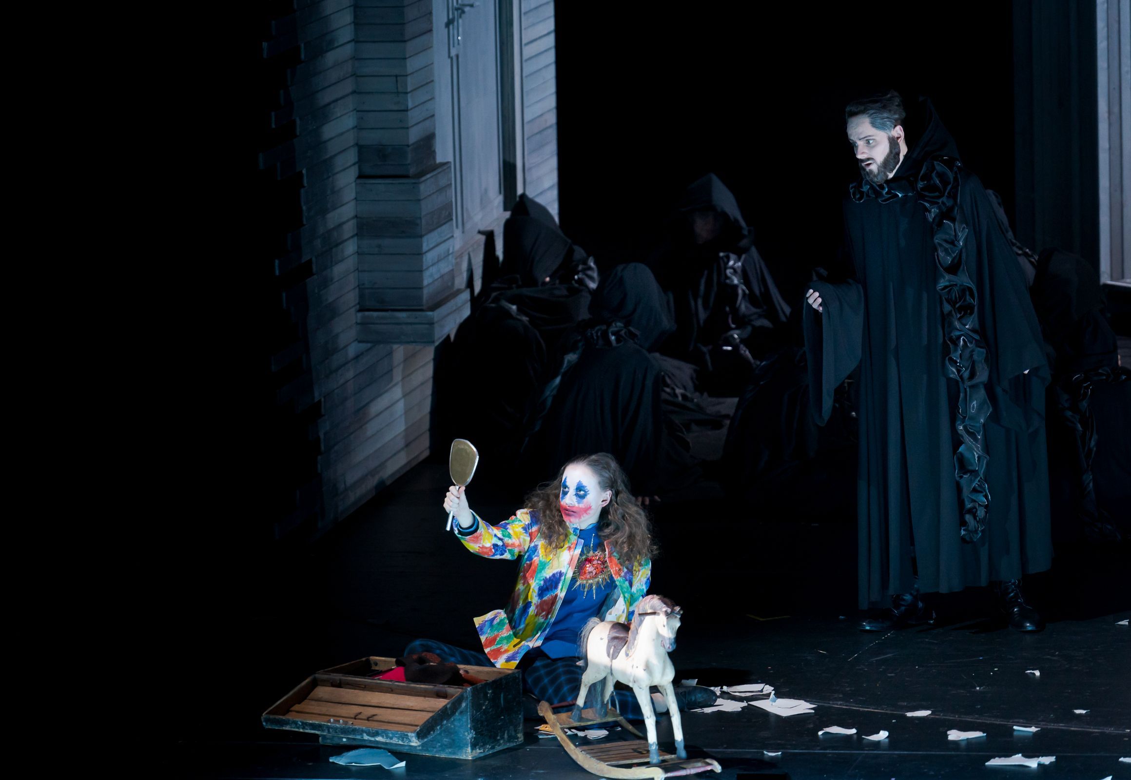 Lara Hiden (Verro, Macbeths Gewissen) und Mario Lerchenberger (Macduff) &copy; Werner Kmetitsch