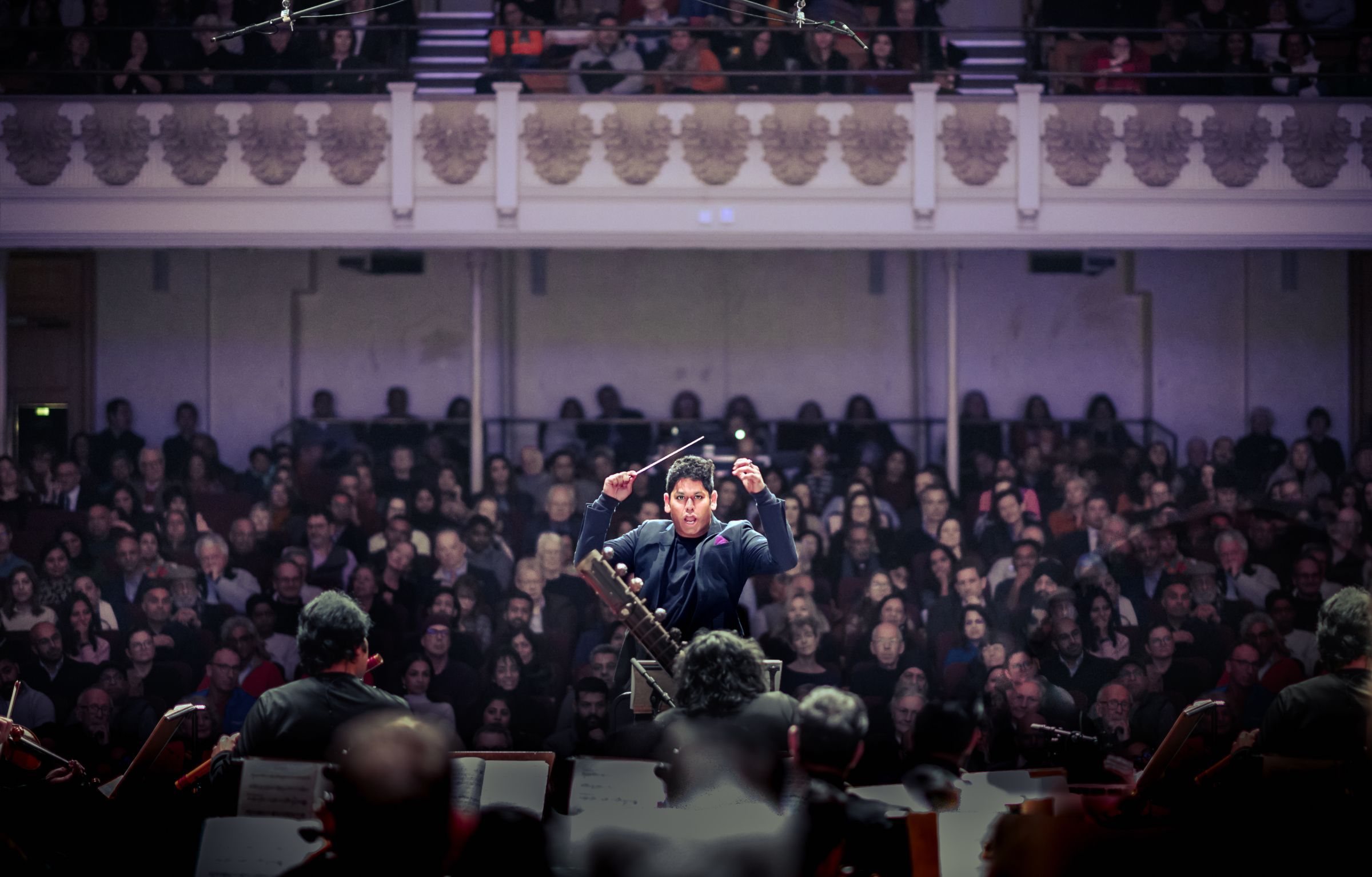 Alpesh Chauhan conducts the Symphony Orchestra of India &copy; TradePhotographer