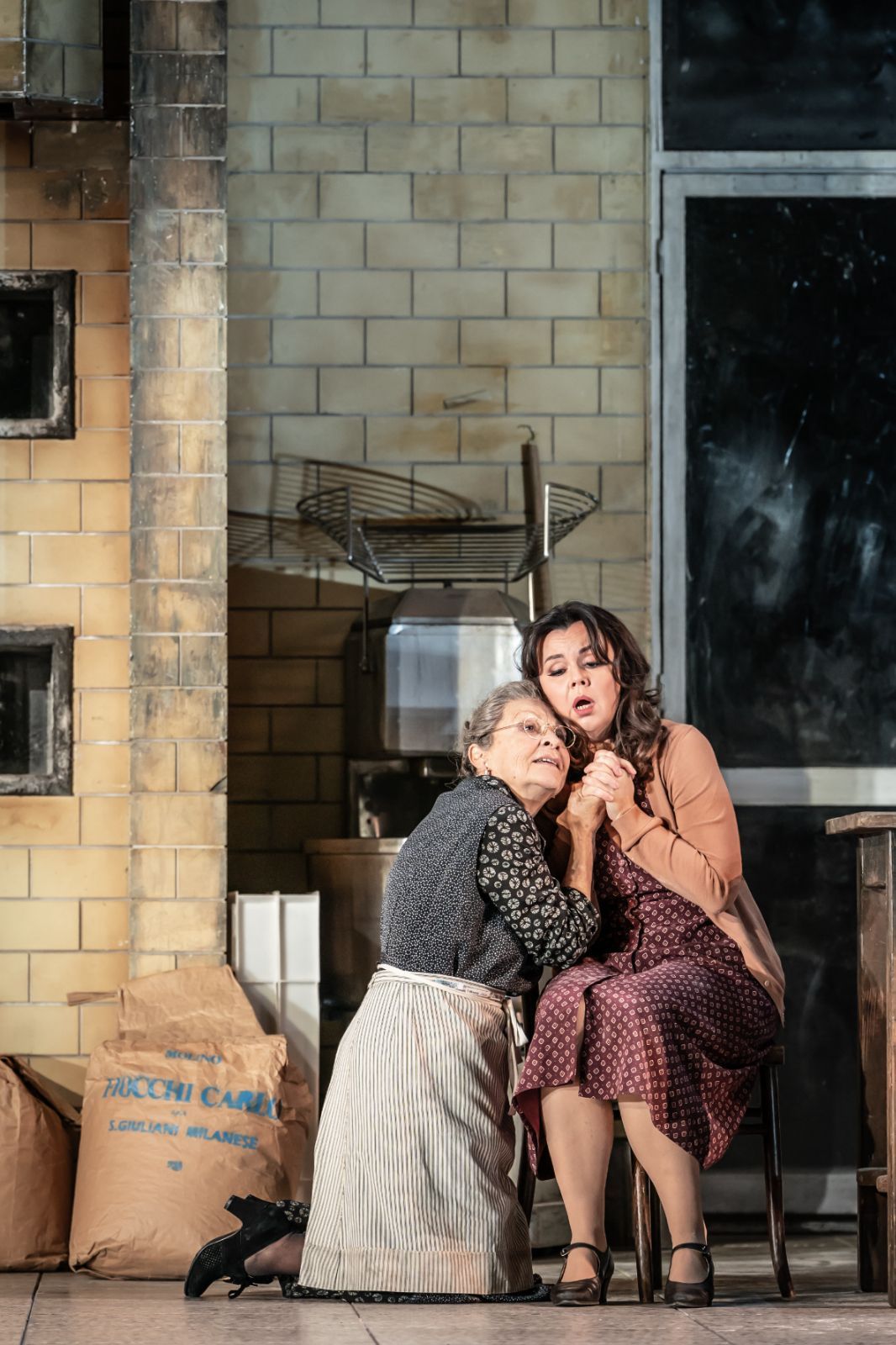 Elena Zilio (Mamma Lucia) and Aleksandra Kurzak (Santuzza) &copy; ROH | Marc Brenner