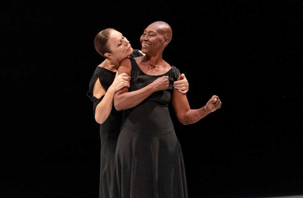 Malou Airaudo and Germaine Acogny in <i>common ground(s)</i> © Stephanie Berger