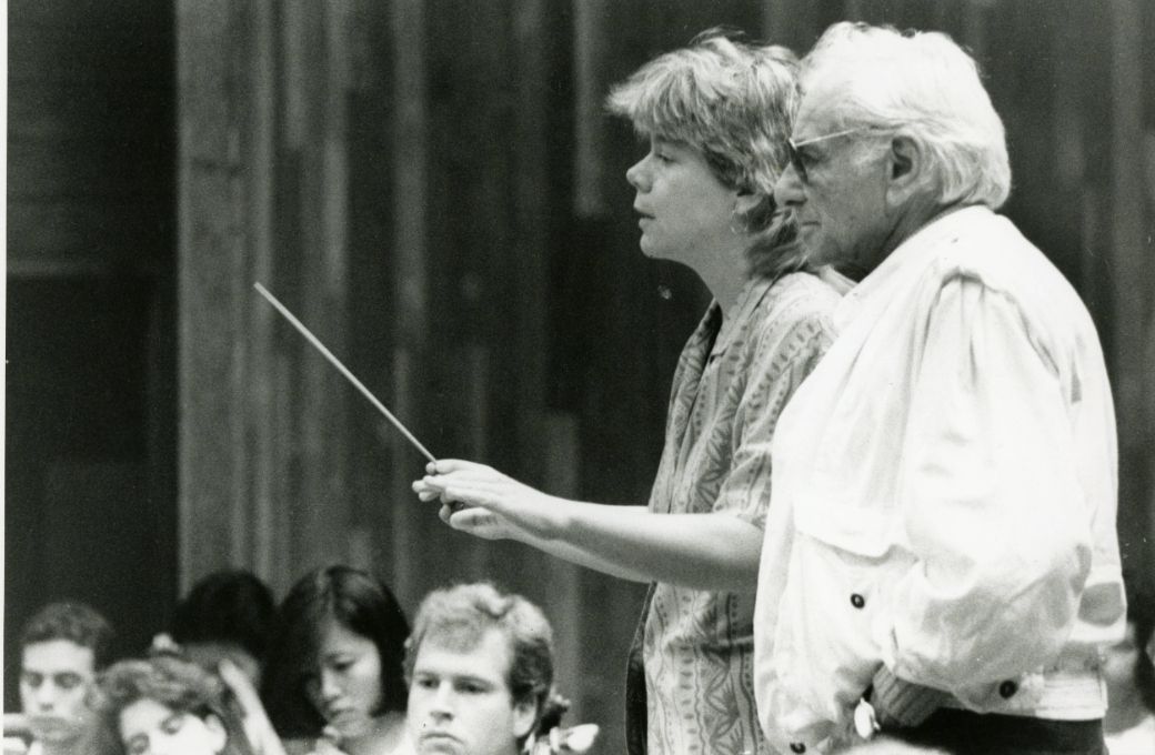 Marin Alsop and Leonard Bernstein in Tanglewood, 1988 © Walter Scott | Boston Symphony Archives