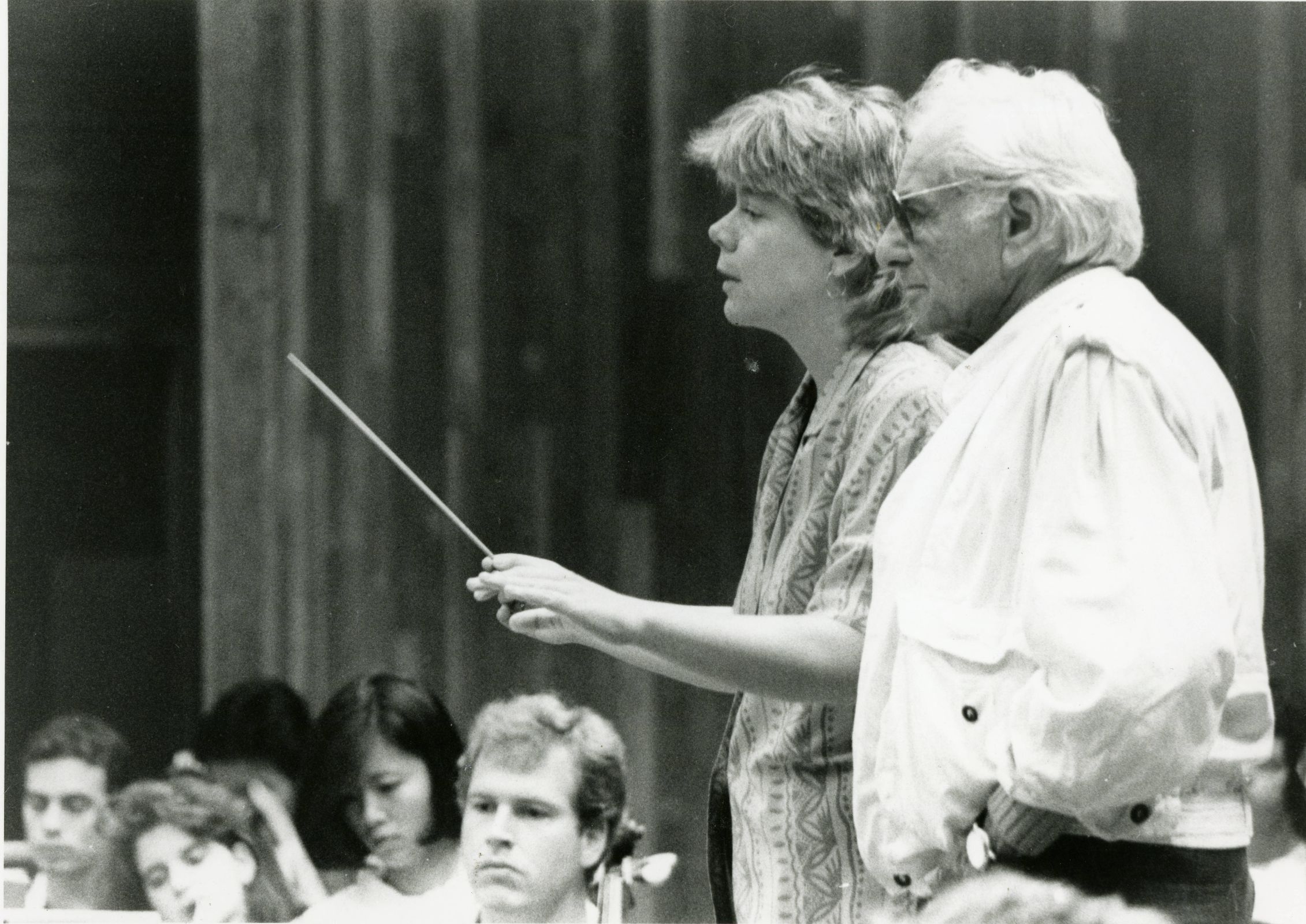 Marin Alsop and Leonard Bernstein in Tanglewood, 1988 © Walter Scott | Boston Symphony Archives