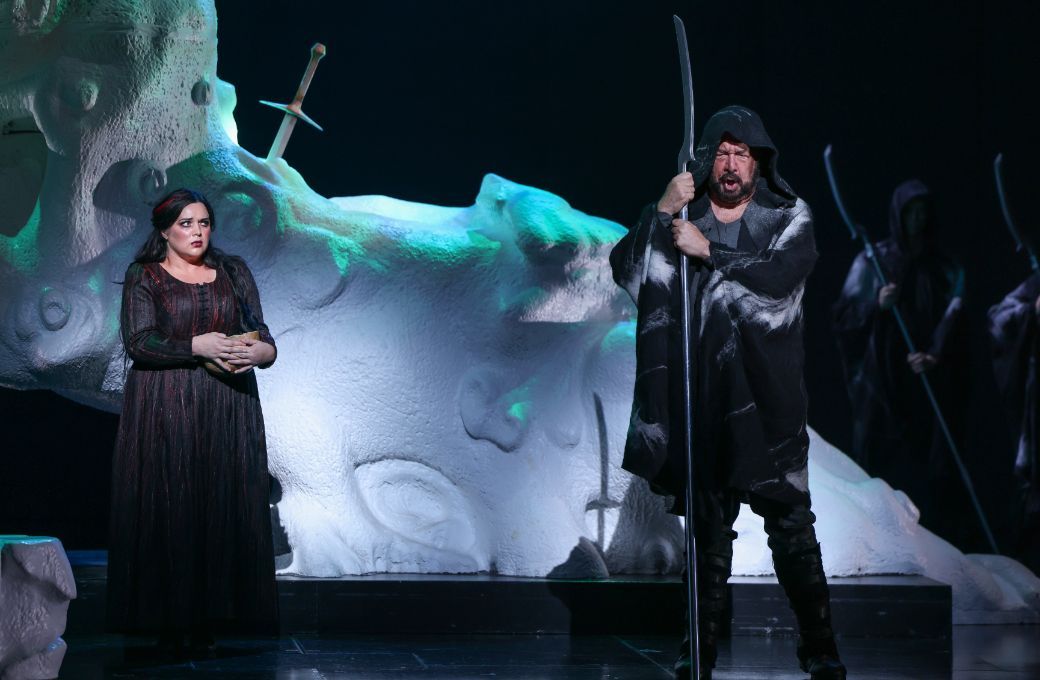 Anna Louise Cole (Sieglinde) and Andrea Silvestrelli (Hunding) &copy; Wallis Media