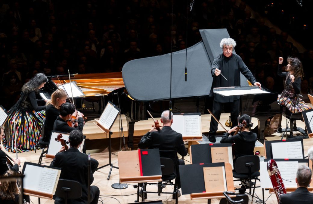 Semyon Bychkov, Katia and Marielle Lab&eacute;que and the New York Philharmonic &copy; Chris Lee