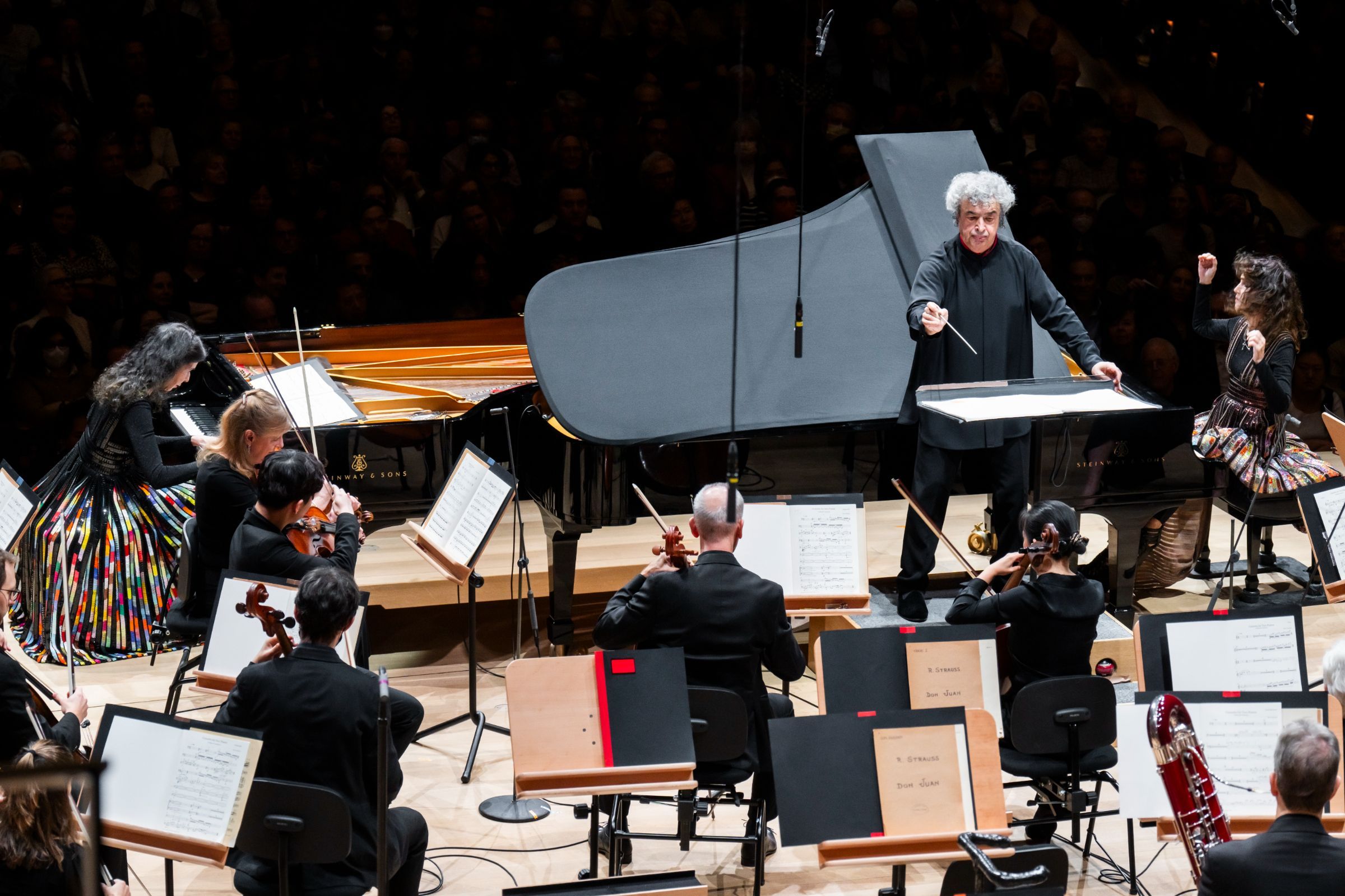 Semyon Bychkov, Katia and Marielle Labéque and the New York Philharmonic &copy; Chris Lee