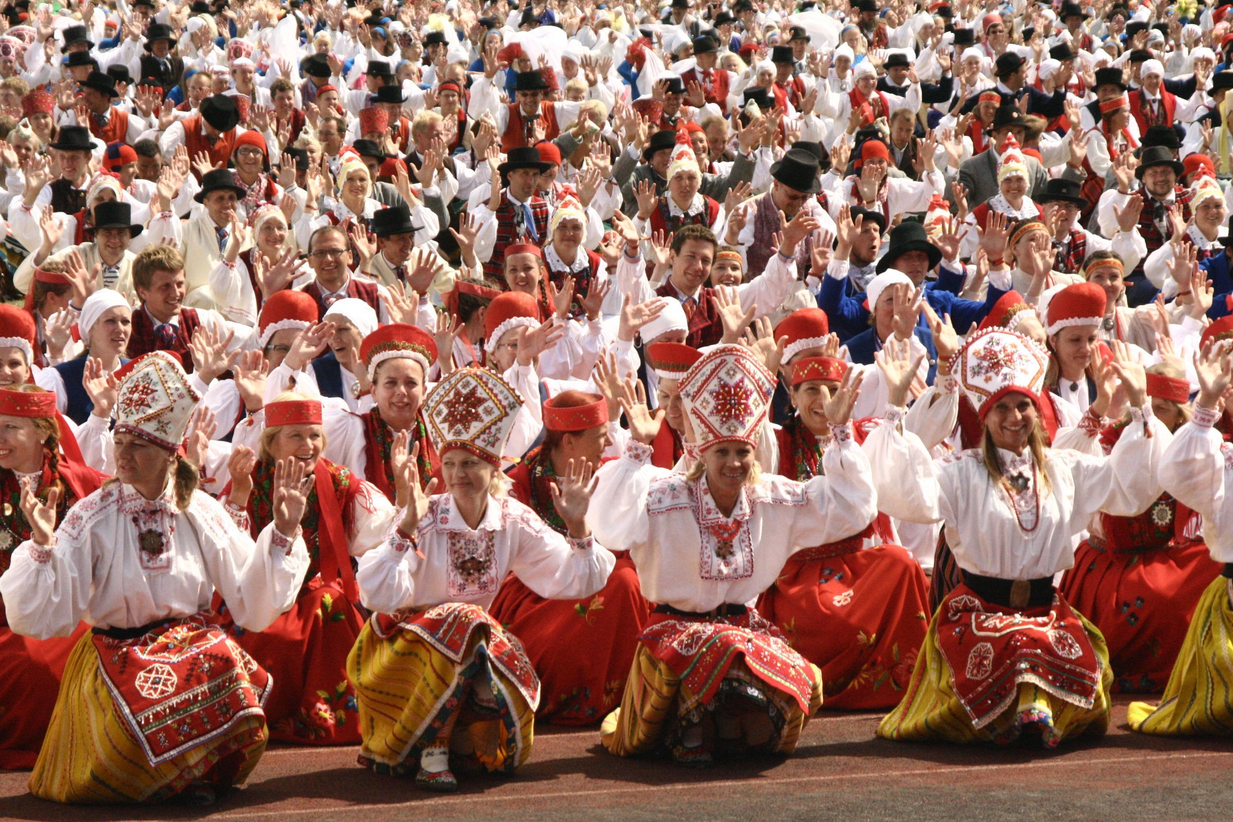 Traditional dress at the Estonian Song and Dance Festival &copy; Kazimierz Popławski