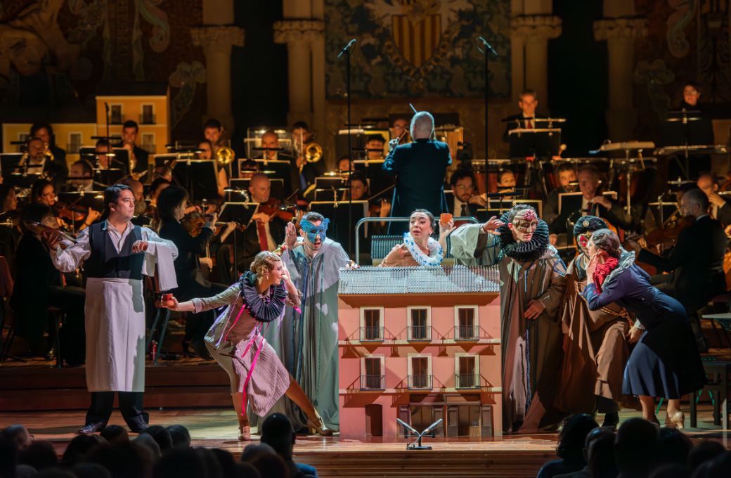 Funci&oacute;n semiescenificada de <i>Do&ntilde;a Francisquita</i> en el Palau de la M&uacute;sica &copy; Lorenzo Duaso | Fundaci&oacute; &Ograve;pera a Catalunya - Orquestra Simf&ograve;nica del Vall&egrave;s