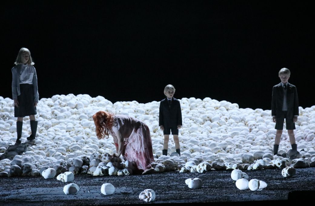 Saioa Hern&aacute;ndez (Lady Macbeth) in der Vorstellung am 29. November &copy; Wilfried H&ouml;sl