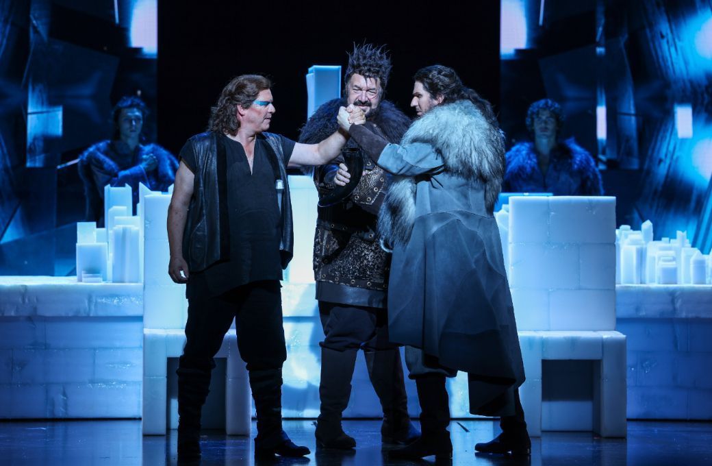 Stefan Vinke (Siegfried), Andrea Silvestrelli (Hagen), Luke Gabbedy (Gunther) © Wallis Media