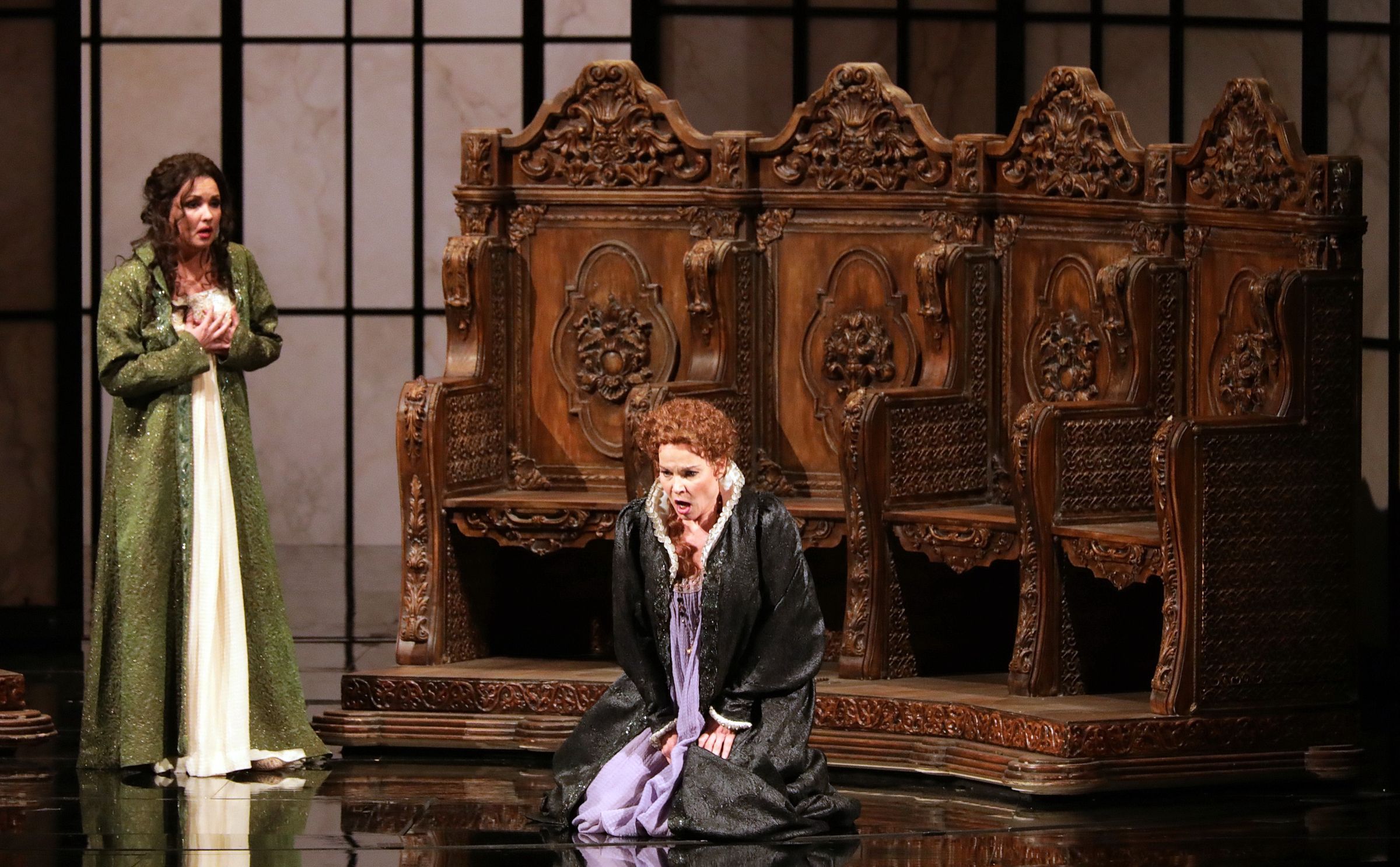 Anna Netrebko (Elisabetta) and Elīna Garanča (Eboli) © Teatro alla Scala | Brescia e Amisano